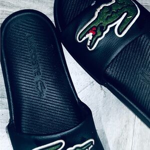 Lacoste slides 11 men’s or women’s ! Very comfy